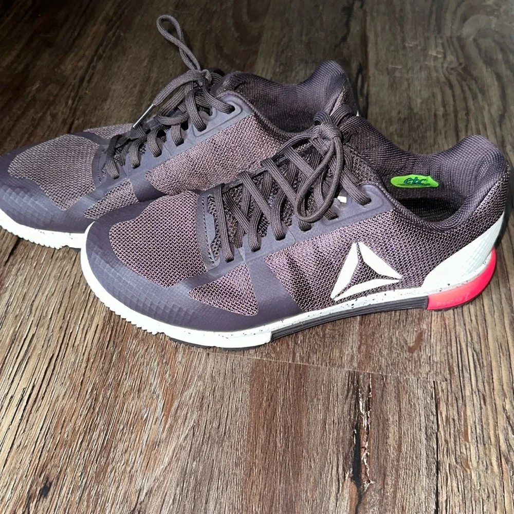 💙 EUC Women’s Reeboks - Picture 1 of 5